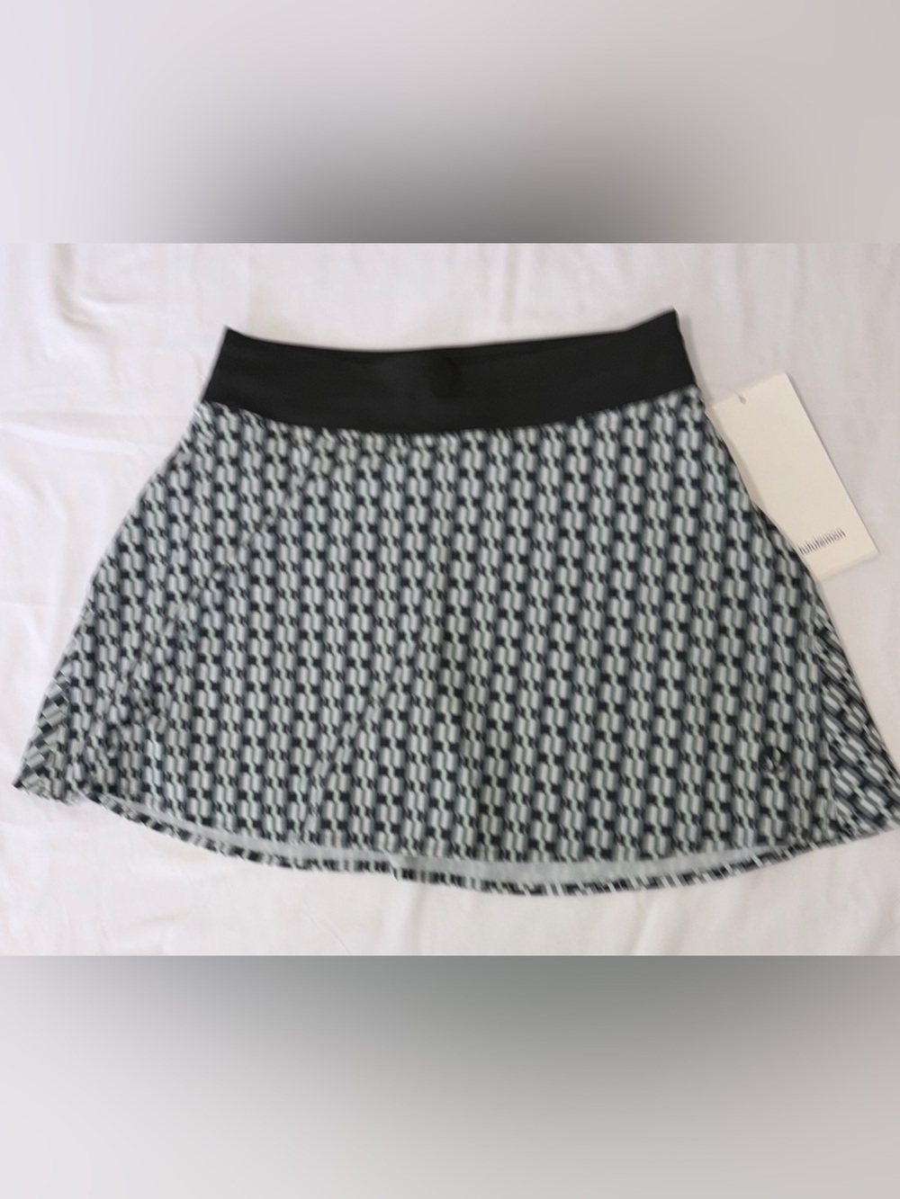 NWT*LULULEMON*SIZE 4*LIGHTWEIGHT HI RISE TENNIS SKIRT*AUTHENTIC*GEOMETRIC PRINT